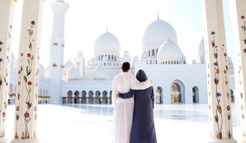 travels-a-couple-from-behind-at-the-abu-dhabi-whit-2023-11-27-05-07-01-utc-1.jpg travels-a-couple-from-behind-at-the-abu-dhabi-whit-2023-11-27-05-07-01-utc-1.jpg